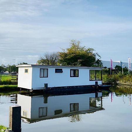 Woonboot In Sumar Gelegen Tussen Leeuwarden En Drachten Suameer Exterior foto